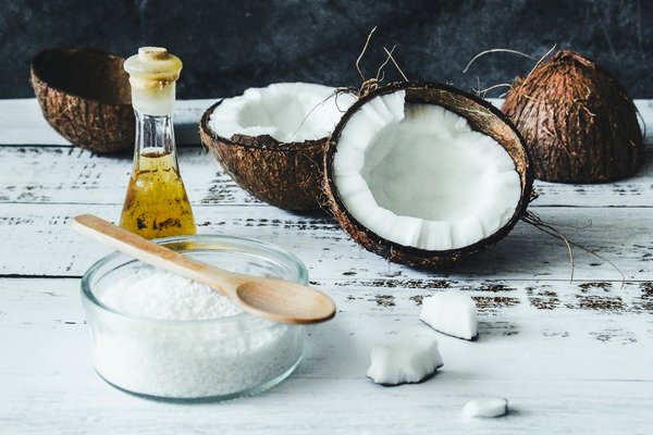 Comment préparer un masque capillaire nourrissant avec de l'avocat et de l'huile de coco ?